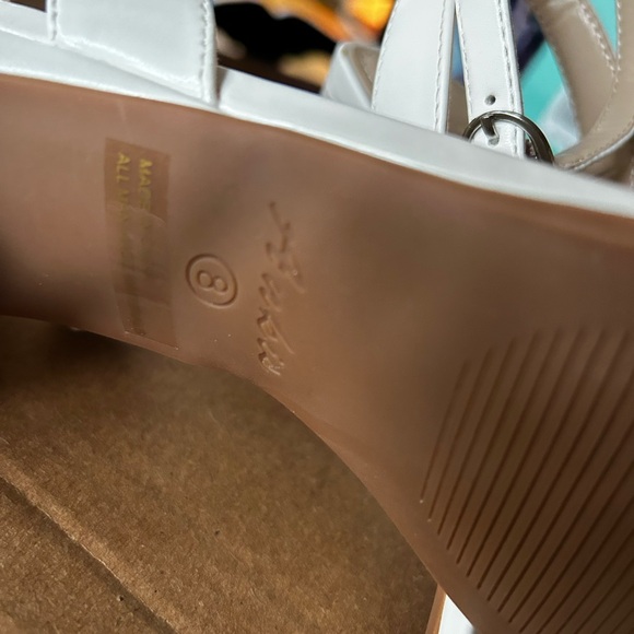 Sandals - Picture 3 of 3